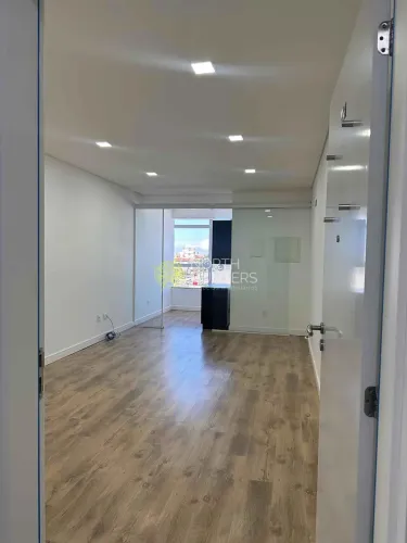 Sala à venda na principal avenida dos Ingleses, Florianópolis, SC