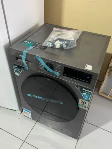 Lava e Seca 11kg Hisense Inverter Compacta Fit 127v Titânio com com garantia