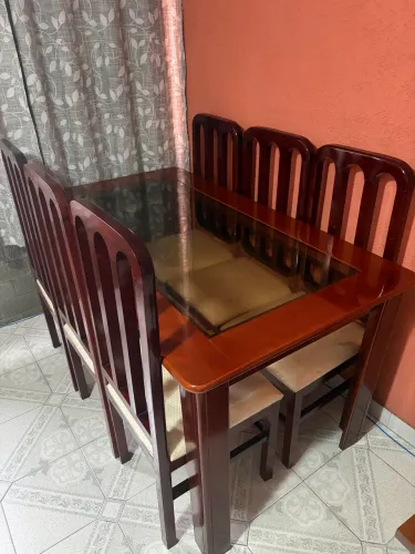 Mesa de madeira + vidro com 6 cadeiras