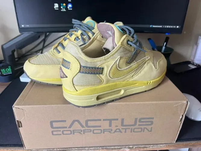 Air Max 1 Cactus Jack Saturn Gold