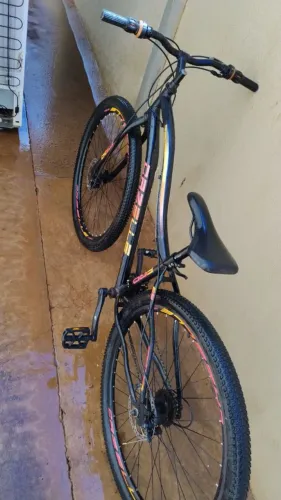 Vende-se bicicleta semi nova 