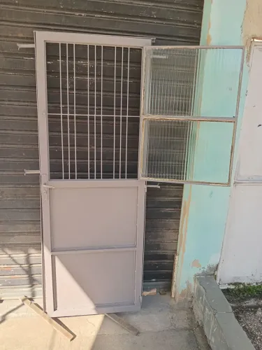 Porta de ferro maciço