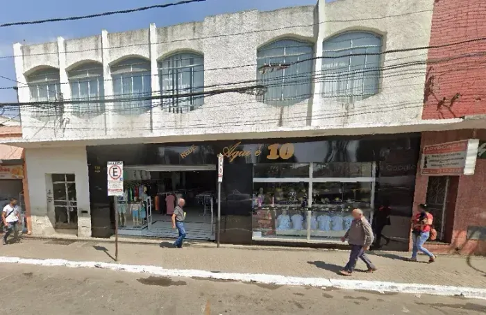 Predio com lojao no centro de matozinhos