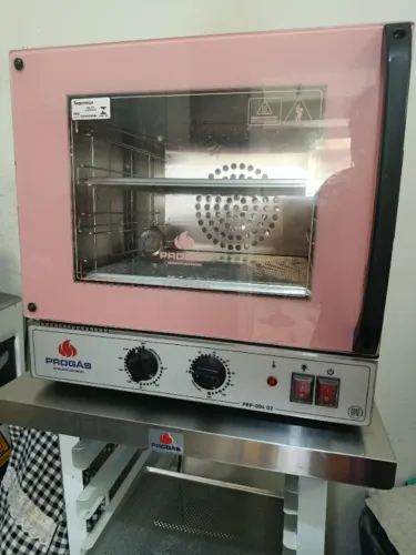 Kit - Forno Turbo Elétrico Fast Oven PRP-004 127V Rosa + Bancada MES-004 - Progás 