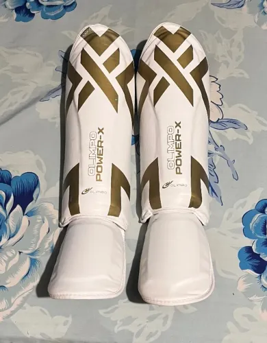 Kit muay thai - caneleira e luvas