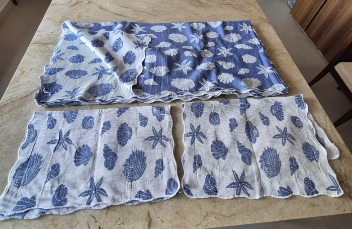 Colcha CASAL KING medindo 2,60 x 2,60.