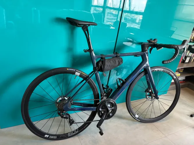 Swift Racevox Comp Disc Carbono Tam. 56 | Shimano 105 | DT Swiss PR1600 + acessórios