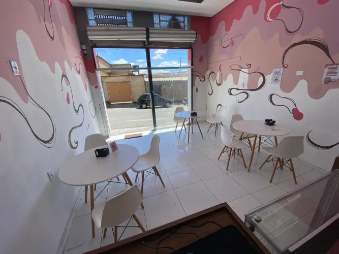 2 Mesas Redondas do Conjunto Eames Eiffel