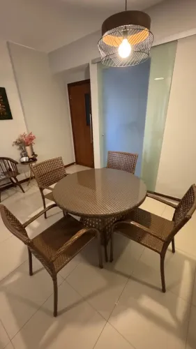Conjunto Mesa Redonda + 4 Cadeiras - Estilo Rattan - Excelente Estado
