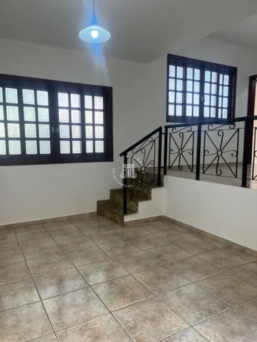CASA COM EDÍCULA LOCALIZADA NO BAIRRO JARDIM FLORESTAL NA CIDADE DE JUNDIAÍ/SP