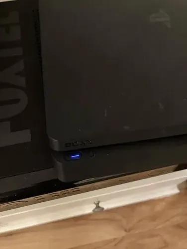 Playstation 4 Slim 1TB "Defeito" Liga E Desliga