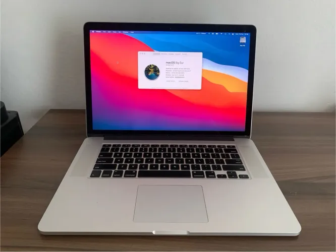 MacBook Pro 15" Retina Mid-2015 (Para Peças / Reparo - Dá sinal no MagSafe)
