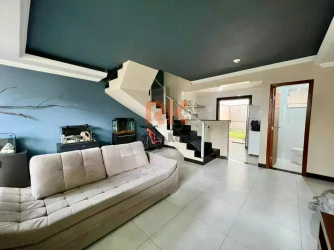 Casa geminada à venda no Bairro Santa Amélia, em excelente localização e com projeto moder