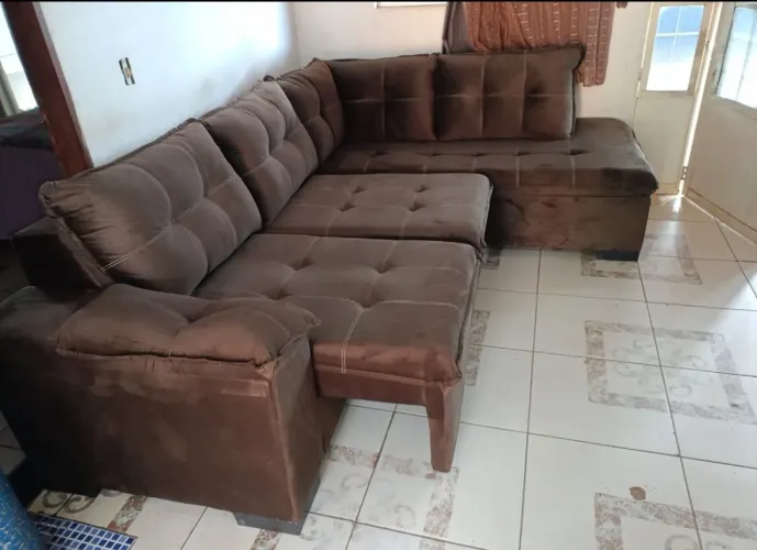 Sofá de canto lunnar com parta retrátil