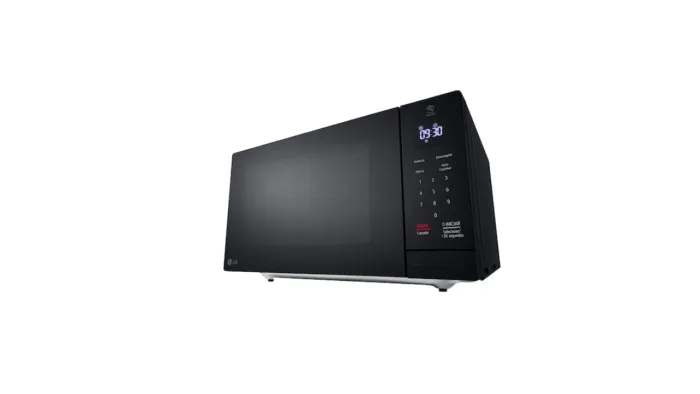 Micro-ondas LG NeoChef com 30 litros