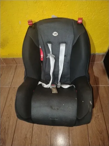 Cadeirinha para carro.