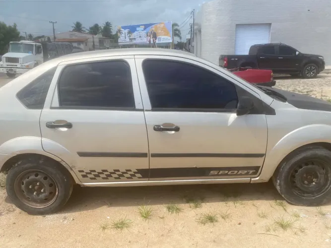 Ford Fiesta Sedan 1.0 8V Flex 4P 2009