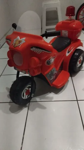 Moto eletrica usada poucas vezes .
