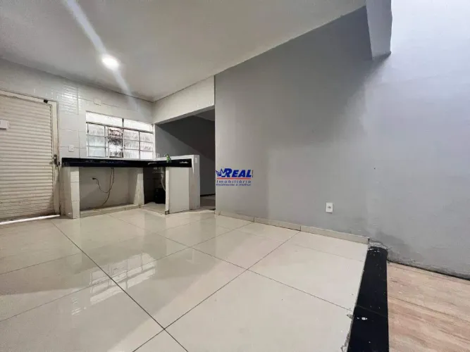 Casa para aluguel com 3 quartos (1 suíte c/ closet) e 2 vagas de garagem no Vale do Jatobá