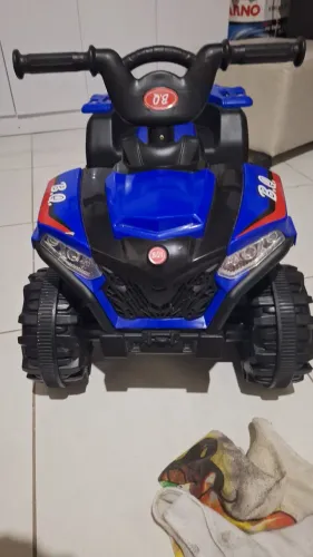 Quadriciclo elétrico infantil 