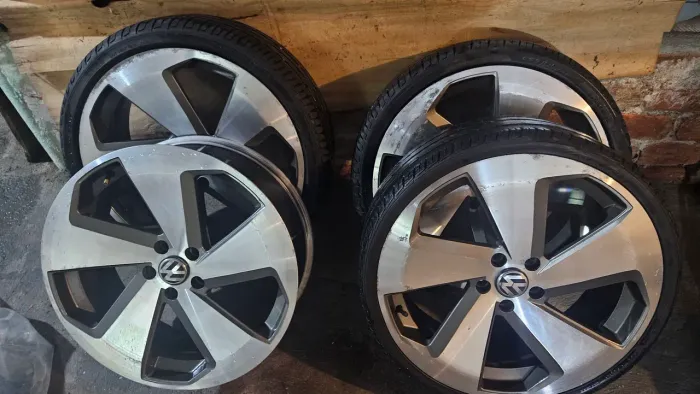 Rodas 20" 5x112 ,, vendo por 2500 ou troco por furacão 5x100 17 "