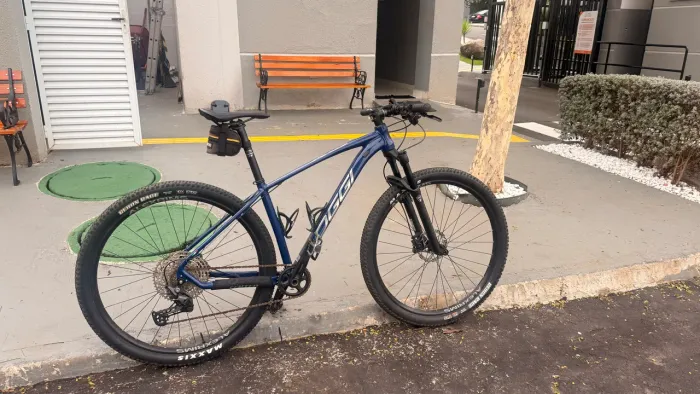 Bicicleta MTB OGGI BIG WHEEL 7.3 QUADRO 17, aro 29 full Shimano deore