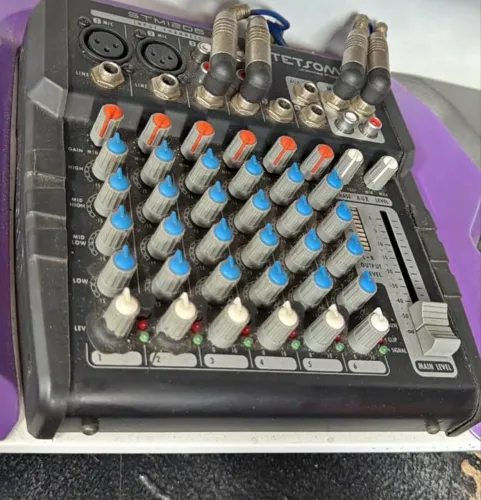 Vendo mesa stetsom 1206 estado de nova