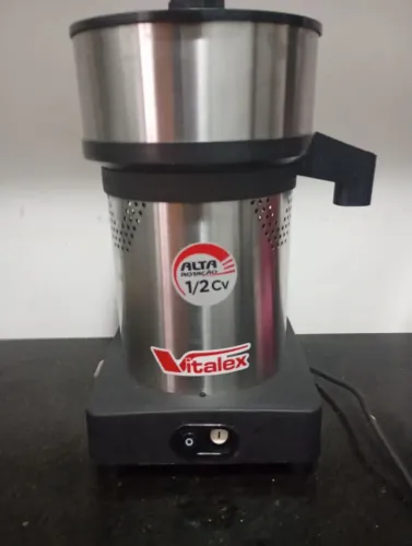 EXTRATOR DE SUCO DE LARANJA