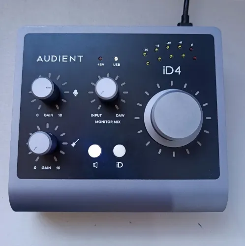 Interface de áudio Audient id4 usada excelente 