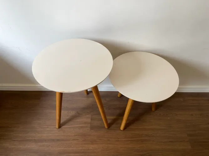 Conjunto com 2 Mesas Laterais Redondas Brancas