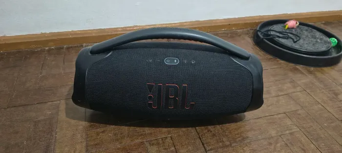 BOOMBOX 3 em excelente estado, vendendo pois não estou utilizando.