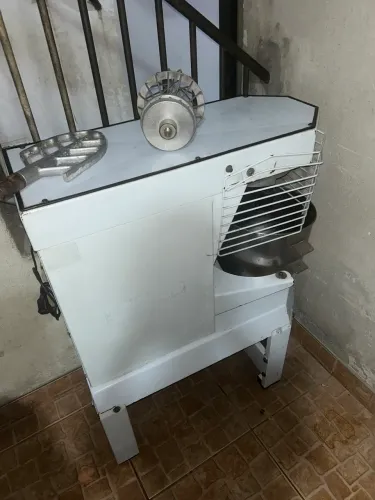 Batedeira Planetária Industrial G.Paniz (Modelo BP 10C)