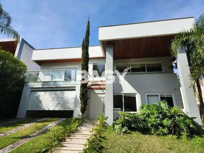 Excelente Casa em Condominio 4 dormitório(s) em Itacorubi - Florianópolis