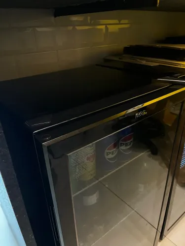 Refrigerador Expositor Vertical EOS Eco Gelo 124L EEV120P Preto 110V
