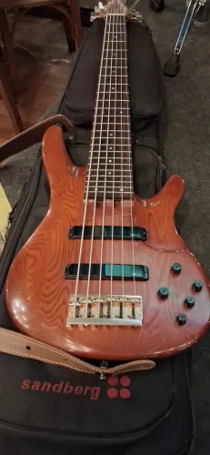 Baixo Yamaha TRB 6l Japonês. LEIAM O ANÚNCIO.