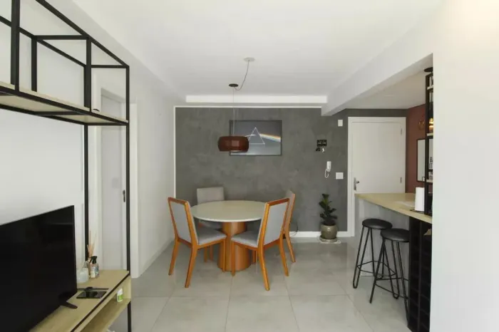 Excelente Apartamento mobiliado, 2 dormitórios para comprar, no Bairro Higienópolis