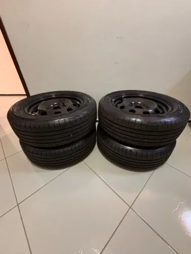 4 pneus Goodyear 205/60 R16 com 4 rodas VW