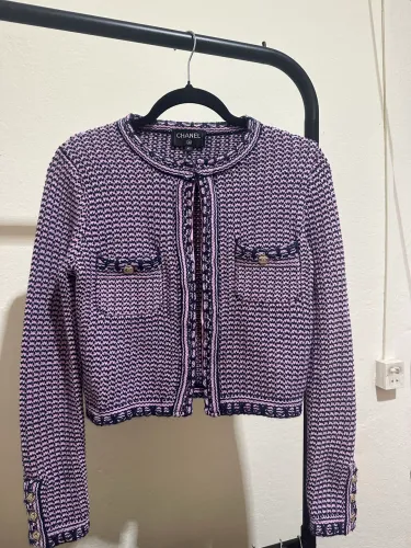 Cardigans e bolsa vintage Chanel