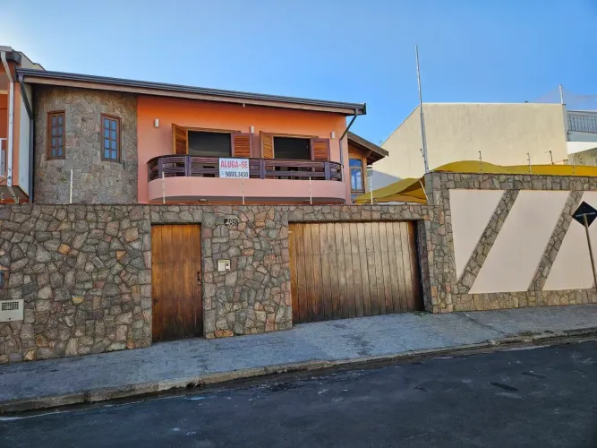 Casa para aluguel possui 379 metros quadrados com 3 quartos em Jardim Paraíso - Campinas -