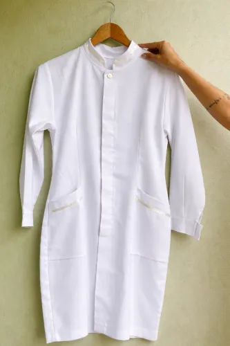 Jaleco Branco com Detalhes