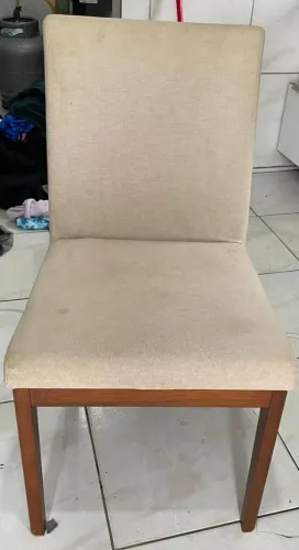 Mesa de jantar, de vidro 8 milímetro, 4 cadeiras de madeira, com estofado