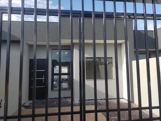 Casa Floresta, 02 quartos, na planta, facilidade no pagamento da entrada.