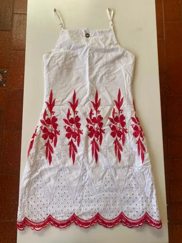 Vestido bordado Buldogue- tamanho P