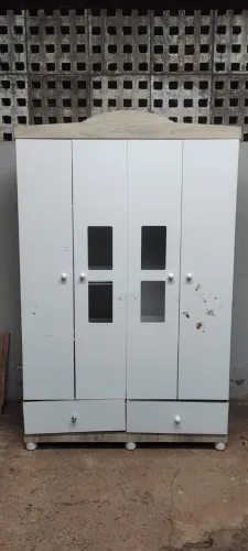 Guarda Roupa Infantil Branco e Madeira (com Defeitos)