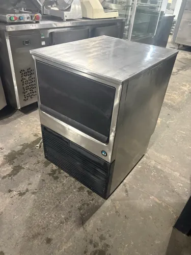 Máquina de Gelo Hoshizaki KM-80B - Até 80 kg/dia) (Aceito Cartão)