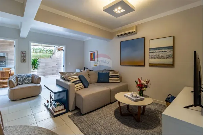 RE/MAX VENDE casa em Condomínio Fechado, na região do Parque Ecológico, com 3 dormitórios,