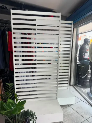 Par de Expositores / Painéis de Vitrine Brancos com Rodinhas (2,06m x 0,90m)