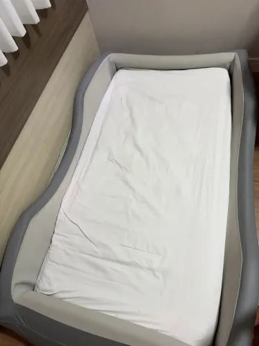 2 camas Inphantil Júnior, com colchão, protetor e lençol 