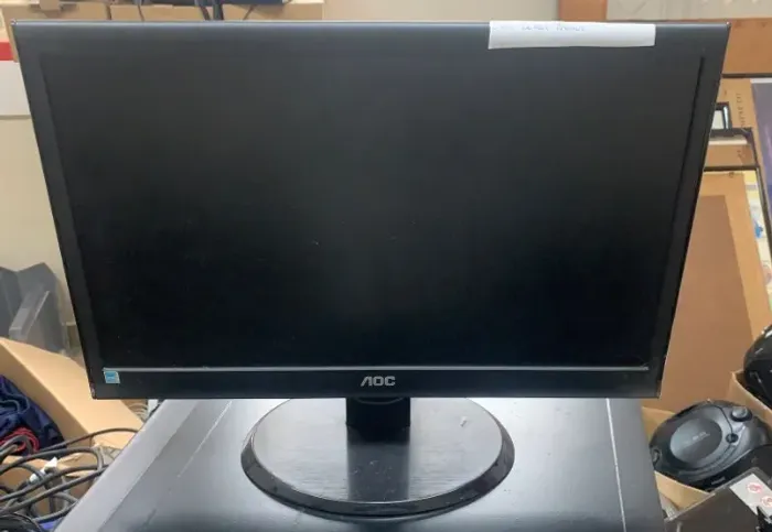 Monitor AOC 18.5" LED (Modelo E950SW) - Impecável / Excelente Estado - $180 CADA