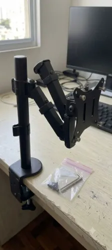 Suporte Para Monitor Brateck 17 Pol a 32 Pol Preto